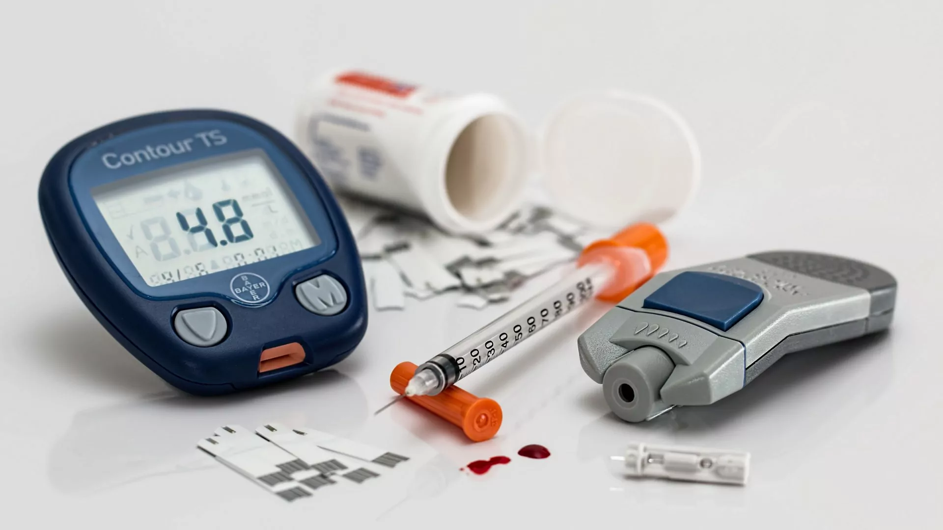 Diabetes Selbsttest deckt Gesundheit ab; Steuer-ID online deckt Steuern effizient ab
